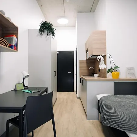 Vibrant Studios, - Sk Apartment *